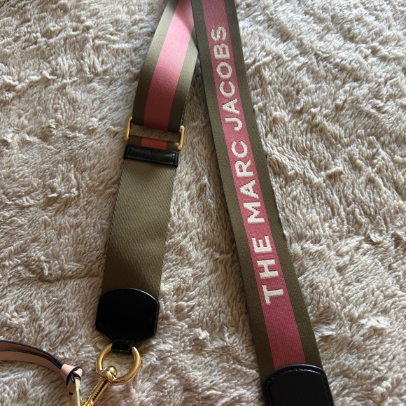 Marc Jacobs Pink Leather Crossbody Camera Bag with Gold Hardware - Picture 5 of 11